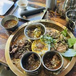 チョップ キャンプ - 猪のスペシャルカレープレート