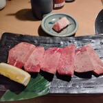 百福 - 牛タン　オリジナルカット　1枚250円(税込み)