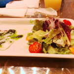 ALBA - ランチの前菜サラダ