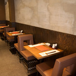 海栗屋 - 二名様のテーブル席