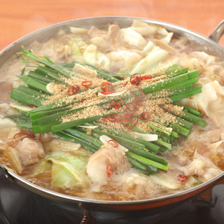 Very popular! Domestic offal hot pot with pork bone white miso soup♪