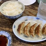 光屋 - ぎょうざとごはんのセットです　2025-1009訪問