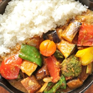 完全食セット 一日分の野菜カレー 柔らかい鶏手羽煮込2本 野菜を食べるカレー Camp Mark Is 静岡店 キャンプ 東静岡 カレーライス 食べログ 完全食セット 一日分の野菜カレー 柔らかい鶏手羽煮込2本 野菜を食べるカレー Camp Mark Is 静岡店 キャンプ 東静岡 カレーライス 食べログ