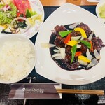 ダイニング＆カフェ ランデブーラウンジ - 酢豚にはライスとザーサイ付き
