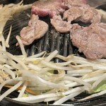 羊肉炭火焼 肉汁屋 - 