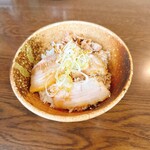 手打ち麺 やす田 - 焼豚丼の小