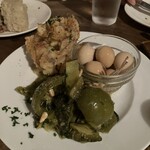 Nico - 前菜三種盛り合わせ。猪ベーコンのポテサラにうずら卵のピクルス、ラタトゥイユっぽい野菜の冷製。