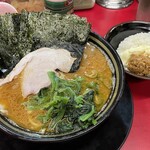 王道家直系 IEKEI TOKYO - ラーメン＋海苔＋半ライス