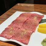 焼肉USON - 美しい牛タンは見た目通り柔らかく旨み広がる