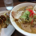 らーめんけん - にんにくラーメンとぎょうざ