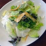 北海道イタリアン ミアアンジェラ - サラダは普通よりも大きな皿