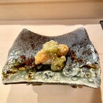 登喜和鮨 - ⑧ 甘鯛の揚げ物 色々な魚の鱗の素揚げ 
      　茄子のソース