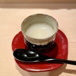 登喜和鮨 - ① 蛤（新川）のおかゆ
      ・蛤のみの出汁。濃厚で抜群に旨い