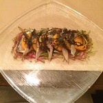 カーサ カルマ - 【バール カーサカルマ】真いわしのマリネと柿のサラダ仕立て
       赤リアスからし菜 紅芯大根 ビタミン大根