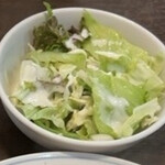 東大楼 - サラダもついています。