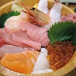 かいせんどころ 梁 - マグロ　サーモン　ホタテ　エビ　イクラ　他