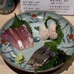 プラットスタンド酛 - 刺身三点盛　980円