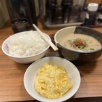 老虎苑 - かすだい（かす汁定食のごはん大）とスクランブル