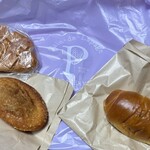 パン・ド・ラパージュ - 食べきれず、持ち帰ったパンです！クリームパンは焼きたての時はふっくら美味しかったです！