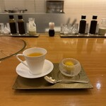 エペ クープ - デザートに紅茶とマンゴーソルベ。