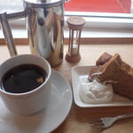 トーコーキッチン - 木曜日のお菓子 紅茶シフォンケーキ　ホットコーヒー