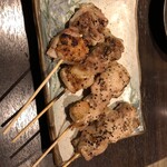 どさんこキッチン ゴリラ 千歳店 - 伊達産鶏串(塩) 2本セット　絶品です！　462円／2本