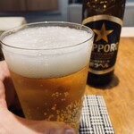 鮨 はま岡 - 寿司店らしく瓶の黒ラベルでした