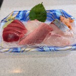 魚栄 - 刺し身盛り合わせ1.5人前
