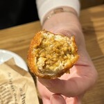 沖縄酒場 ナカマ - タコスミートを中に詰めて揚げた、おもしろいアイデア、初めて食べる味わい