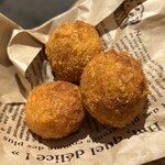 沖縄酒場 ナカマ - タコスボール（3個）480円