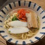 沖縄酒場 ナカマ - 〆はやはり沖縄そば、一つ頼んで、2人で分けてちょうど良かった。