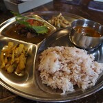 チャンドラスーリヤ - 全景