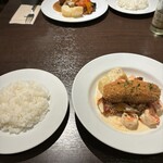 欧風食堂トーマ - なんちゃらマグロフライエビと魚ムース八角香白ワインソース
