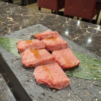 焼肉たまき 京橋店 - 極上塩タン