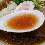 らーめん鱗 茨木店 - 醤油らーめん　スープ