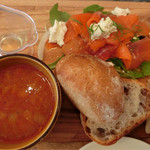 ネイバーズプレート 魚(スモークサーモン) 850円。