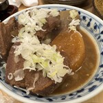 八たん - ネギと牛たんを避けると大根が現れる