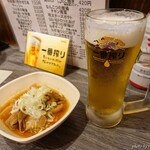 串焼亭ねぎ - 2024年10月　キリン生中ジョッキ【税込480円】　左のはお通しでなく普通に頼んだもの