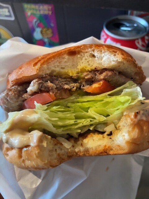 ヒッチ ハイカーズ バーガー スタンド （HITCH HIKERS BURGER STAND