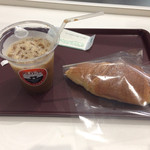 カフェテラス　ロイヤル - アイスコーヒーとチョコクロワッサン