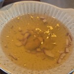 麺や くろえもん - 割りスープは、松茸、宍道湖蜆、あご出汁です。味はほとんど付いてないですが麺を入れて食べても美味しかったなぁ・・その後は昆布水を割って飲んだら松茸のお吸い物みたいでした。ただ、松茸のスープ割りは季節物です♪