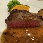 軽井沢ホテルそよかぜ - 赤城牛フィレ肉のポワレ　胡椒ソース