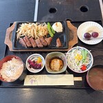 まるはち - 料理写真:黒毛和牛御膳です