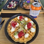 大阪・関西万博 北欧館 - smerrebread, blue cheese, blueberries (左奥)