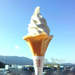 恵那フルーツファーム - みのじ牛乳のソフトクリーム 350円