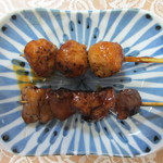 はまけい - 上から、つくね串、レバー串