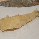 ぬま田 - ⑨白鱚(兵庫県淡路島産、3日寝かせ)
      産卵は初夏～秋、旬は春～夏
      寝かせて水分を程好く抜き、揚げでは逆に水分を保つ、ひと口噛ると湯気が立ち昇り、上品な旨みが拡がります