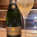 ぬま田 - お酒❷アルノー・ド・シューラン・ブリュット・レゼルヴNV(RMシャンパーニュ、フランス)
      葡萄品種:ピノ・ノワール75％、シャルドネ25％