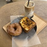 fiveran osaka Coffee BASE - イートイン(ドーナツ、クロムッシュ)