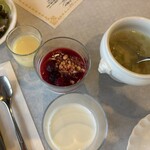 Karuizawa Hotel Soyokaze - 甘酒のスムージー、ヨーグルトムース、牛乳、スープ